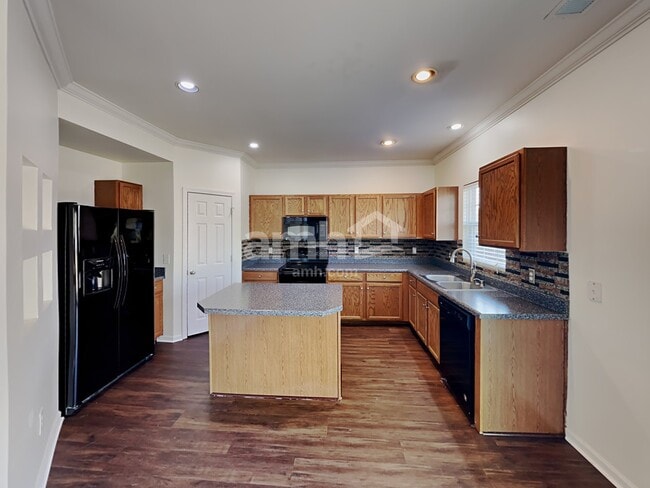 Building Photo - 661 Wolfeboro Ln