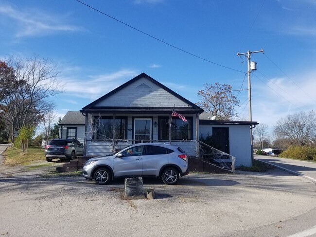 Building Photo - 6611 Combs Ferry Rd