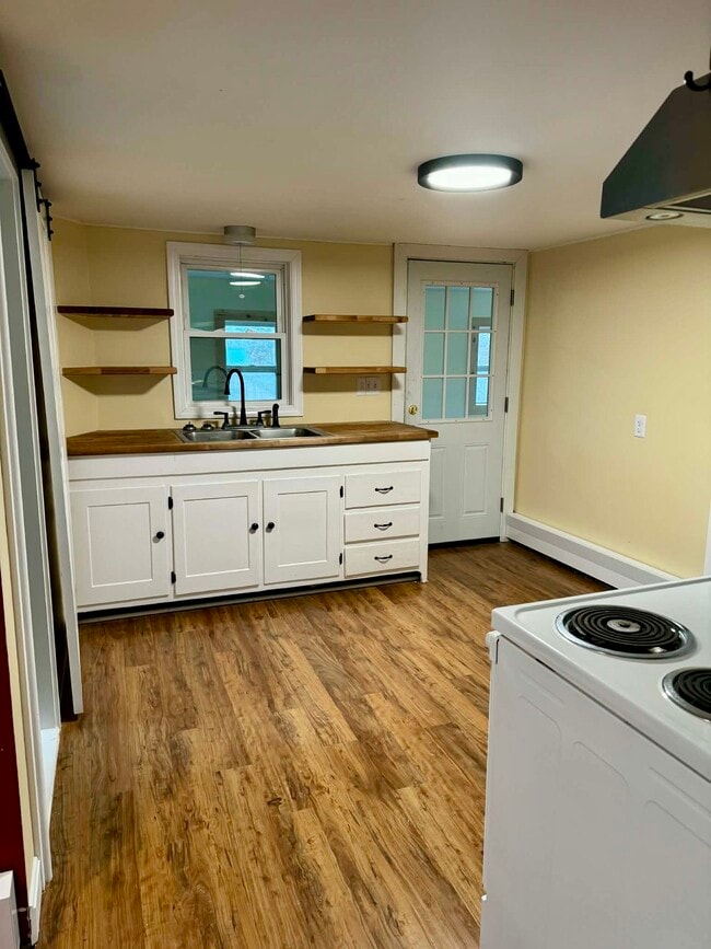 Building Photo - 19 Sterling St