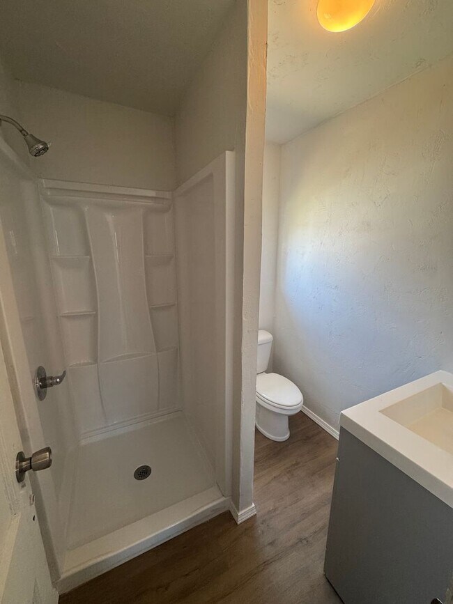 Foto del edificio - 3bedroom 1bathroom electric and water PAID...