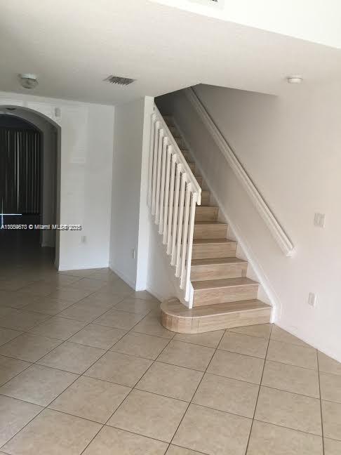 Foto del edificio - 937 SW 143rd Ave