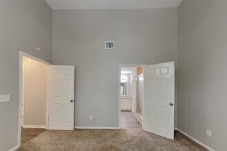 Building Photo - 9530 Cabin Creek Dr