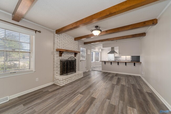 Foto del edificio - 625 Versailles Dr SE