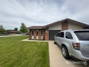 Building Photo - 2205 Bogdan Ln S
