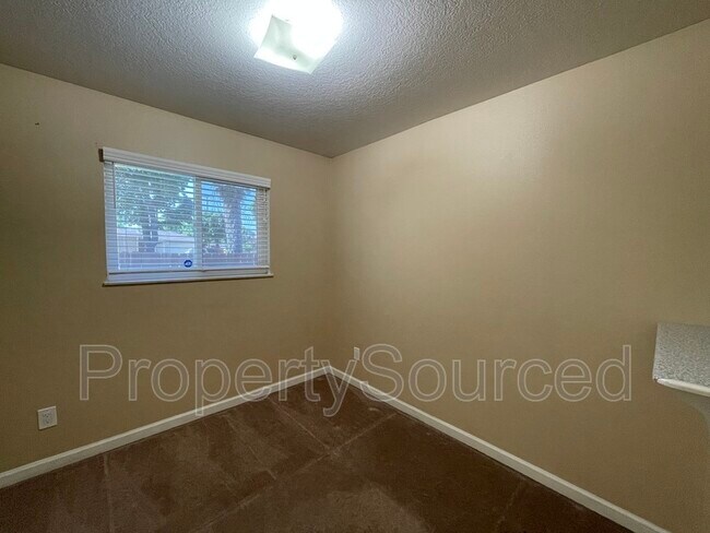 Building Photo - 2700 Hemminger Way