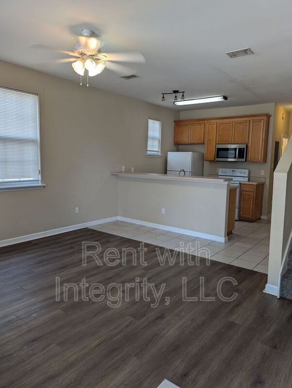 Building Photo - 93 Bass St