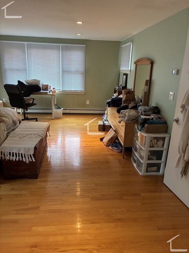 Foto del edificio - Large single family in Newton