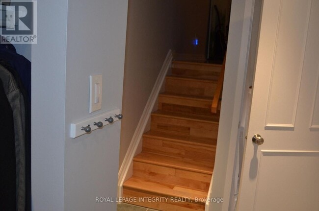 Building Photo - 104 Esterlawn Private