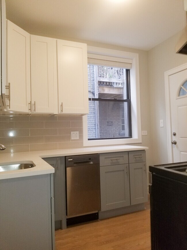 Foto del edificio - 5045 N Damen Ave