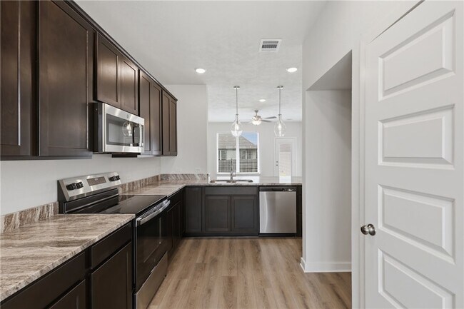 Foto del edificio - 10633 Burgundy Berry Wy