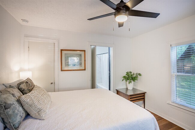 Foto del edificio - 212 E Yell St