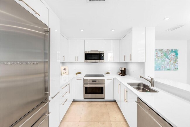 Building Photo - 2665 SW 37th Ave
