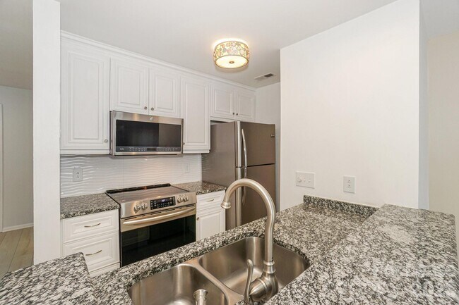 Building Photo - 368 Northwest Dr