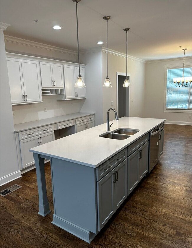 Building Photo - Luxury Town Home - Williamson County