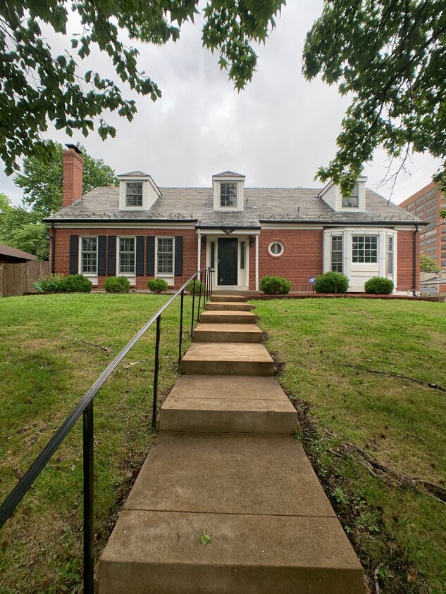 Primary Photo - Gorgeous renovated 5 bed 3.5 bath in Clayton