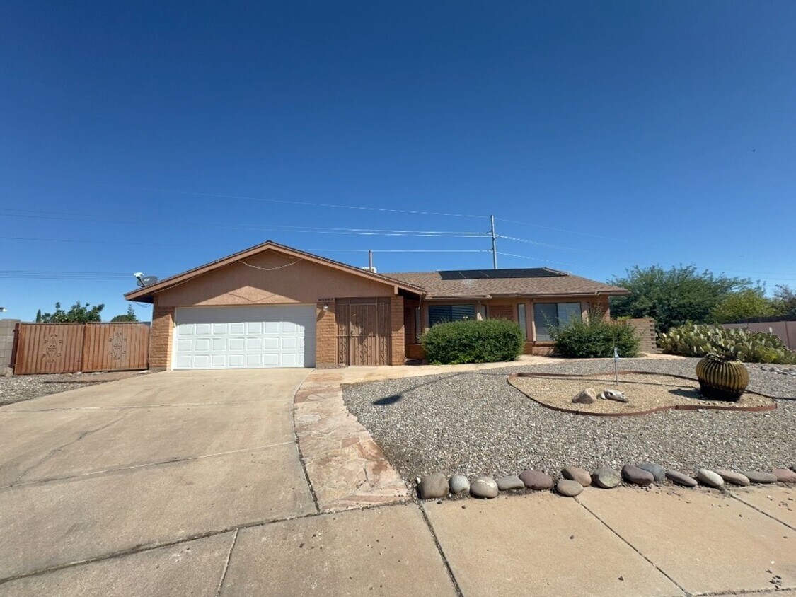Primary Photo - Nice 3 bedroom house with In Ground Pool