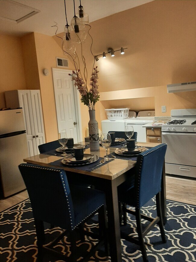 Foto del edificio - 4124 Johnson Branch Rd