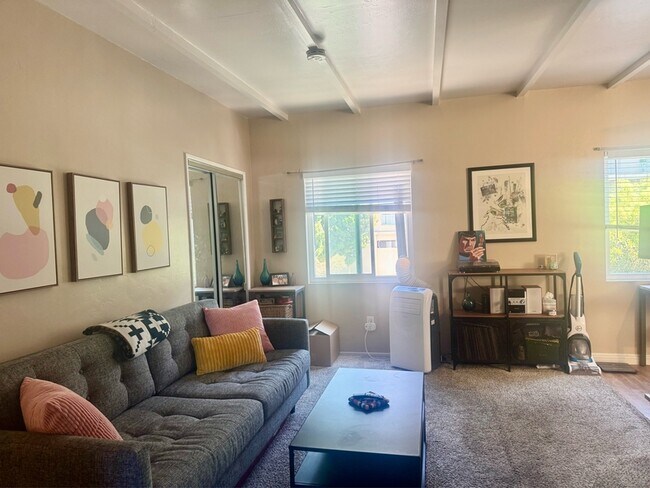 Foto del edificio - 4284 Third Ave