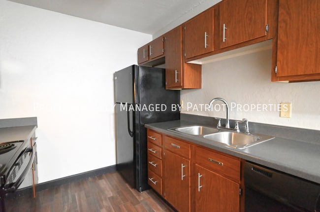 Building Photo - 3280 Raven Oaks Dr