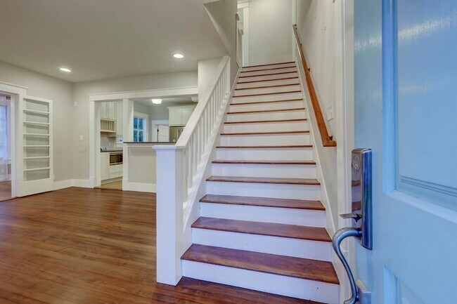 Foto del edificio - 1205 Enfield Rd