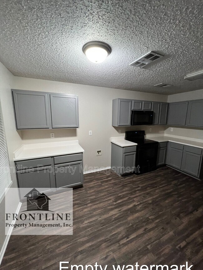 Foto del edificio - 4 Bedroom home with formal dining room, Ga...