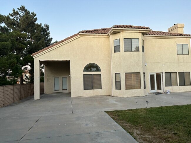 Building Photo - 42263 Valley Vista Dr