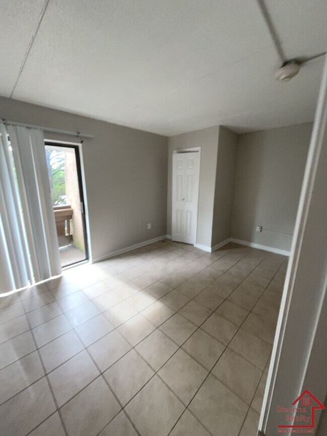 Building Photo - 915 S Seminole Dr