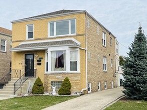 Building Photo - 5504 W Sunnyside Ave