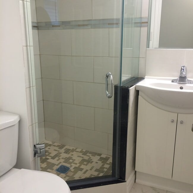 Building Photo - 65 King Edward Av