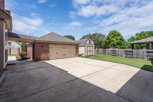 Foto del edificio - 2034 Baker Estates Dr