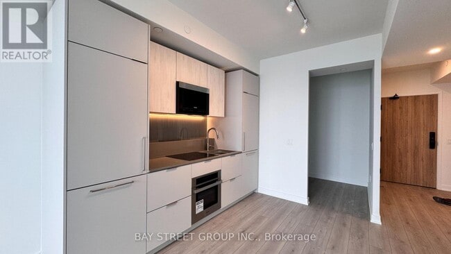 Photo du bâtiment - 1 Fairview Rd E