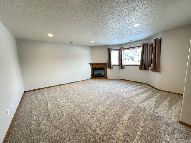 Foto del edificio - 4743 Harvest Dr S