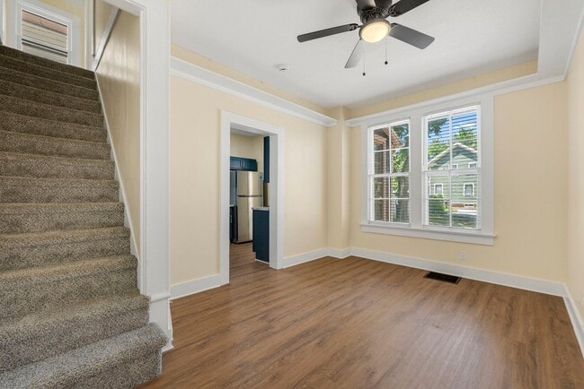 Building Photo - One bedroom available for a move in right ...