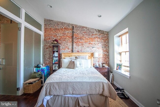 Foto del edificio - 19 N 3rd St