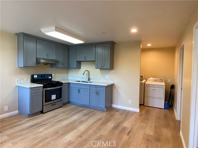 Foto del edificio - 6971 N Ferncroft Ave