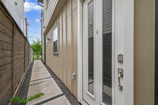 Foto del edificio - 2617 Live Oak St