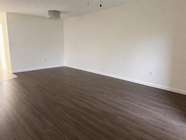 Foto del edificio - 7650 Sugar Bend Dr