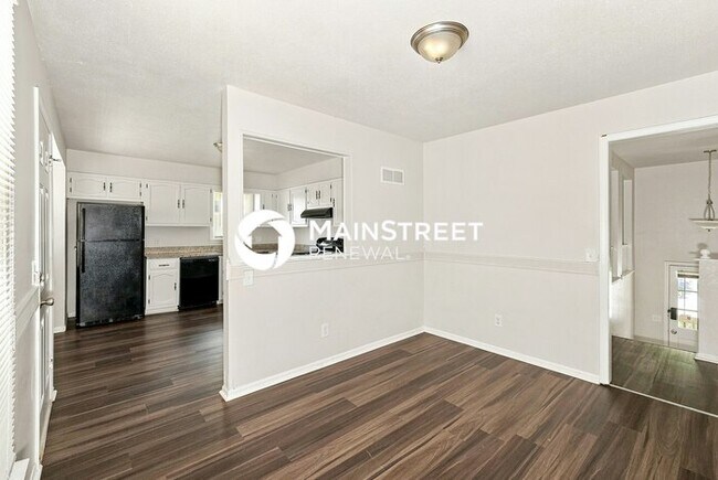 Foto del edificio - 4 Bedroom Pet-Friendly Home in BLUE SPRINGS, MO with Main Street Renewal