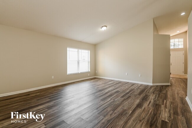 Foto del edificio - 13071 Chets Creek Dr N