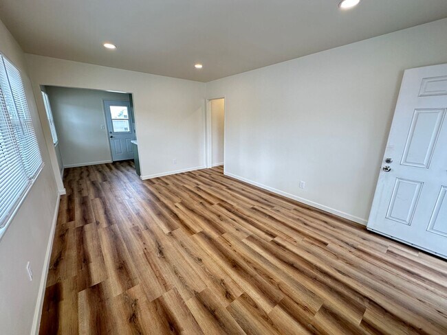 Foto del edificio - Beautifully Remodeled Old Town Seal Beach 1 bedroom apartment