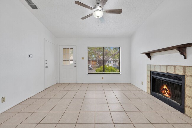 Building Photo - Charming 2-Bedroom, 1-Bathroom Home with U...