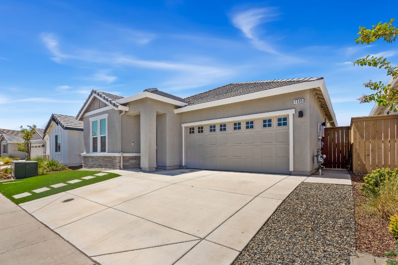 Foto principal - 1305 Swallowtail Dr