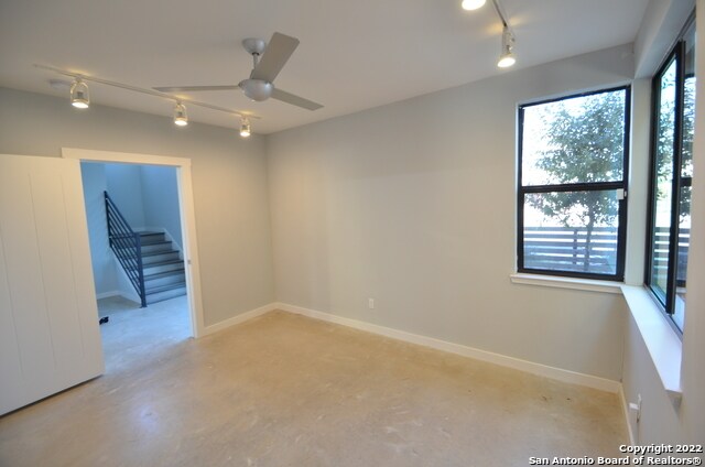 Building Photo - 1529 S Presa St