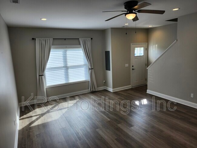 Building Photo - 616 Zephyr Dr