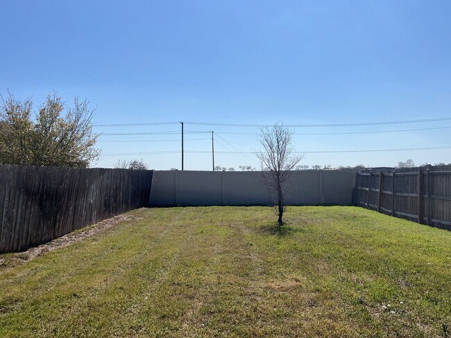 Building Photo - 518 Creekside Cir