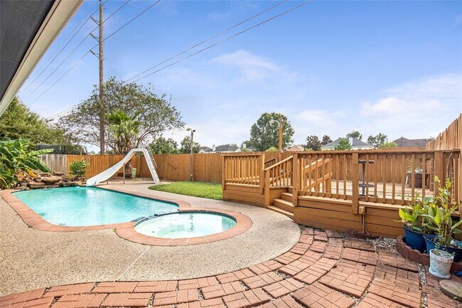 Building Photo - 7226 Blanco Pines Dr