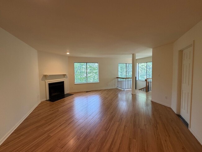 Building Photo - 1250 Clifden Green