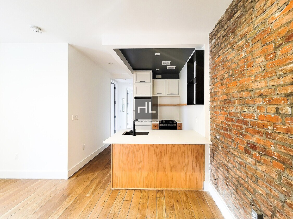 Foto principal - 437 Throop Ave