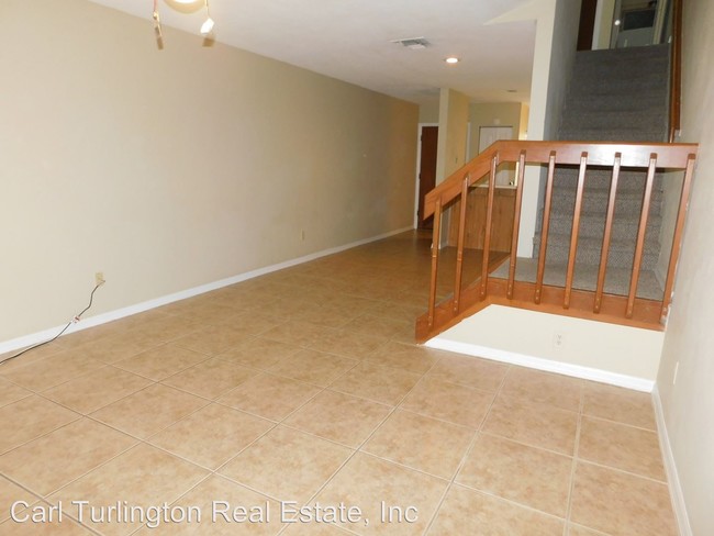 Building Photo - 2 br, 1.5 bath House - 811 SW 60 TERR