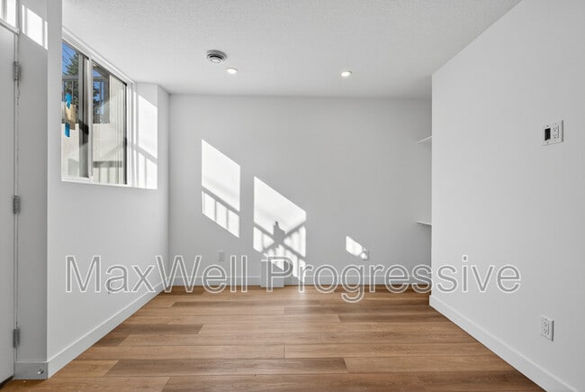 Building Photo - 11111-11151 51 St NW